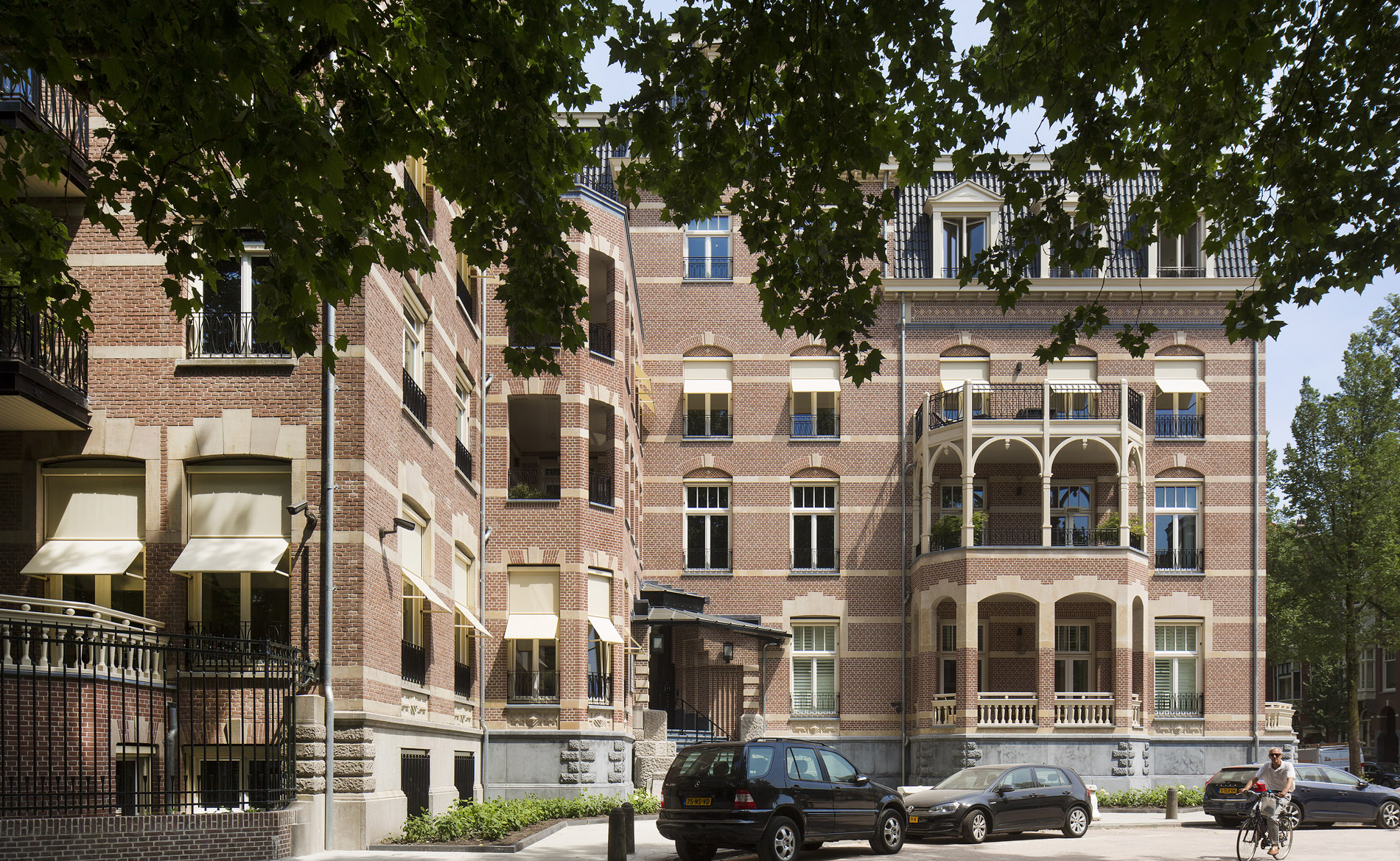 nieuwbouwprijs appartementen La Reine Amsterdam architect Ton van 't Hoff BBHD architecten transformatie