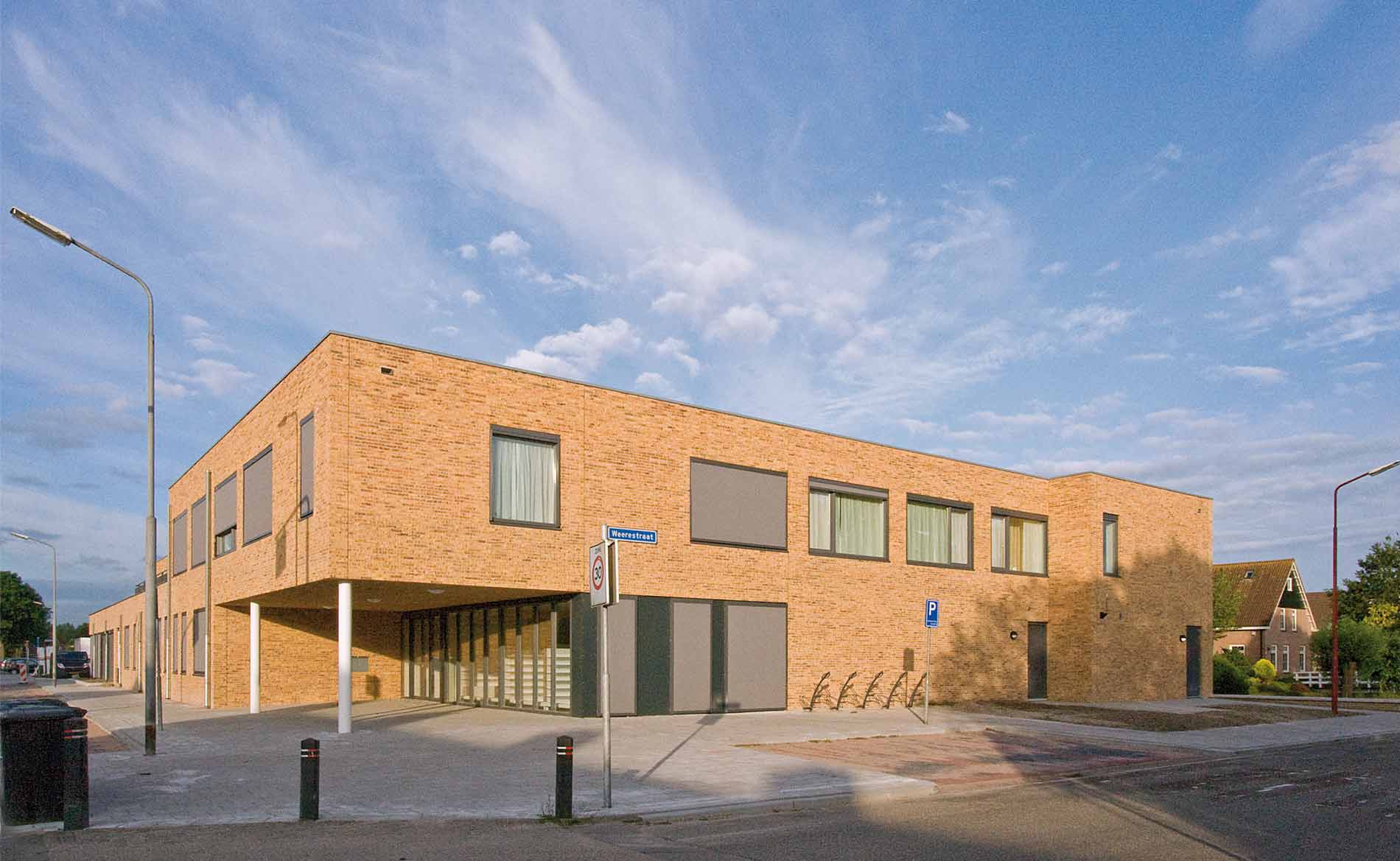 MFA woonzorggebouw ouderenhuisvesting appartementen huisarts apotheek peuterspeelzaal BBHD architecten Op-'t-Snijdersveld Obdam